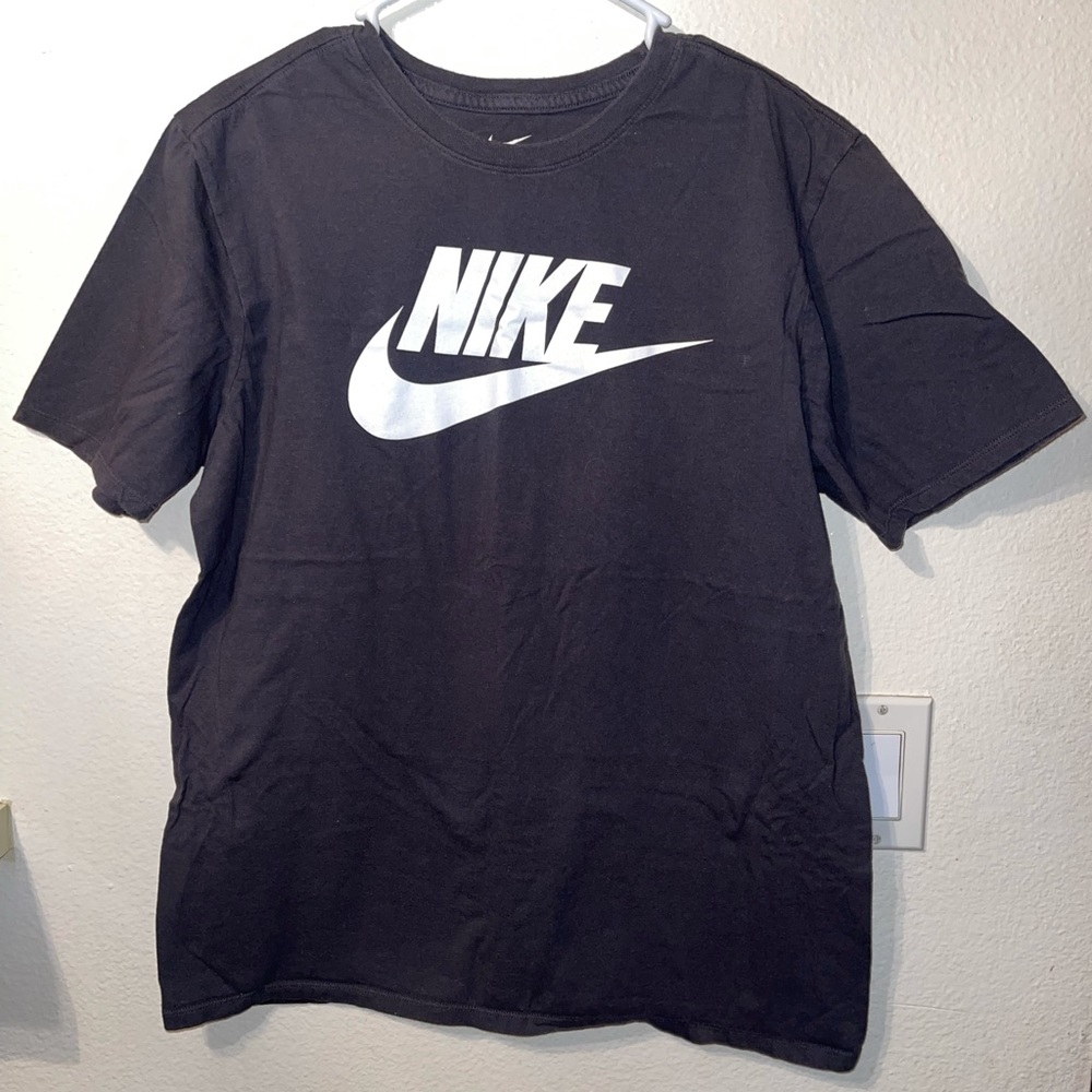 Nike t shirt size L